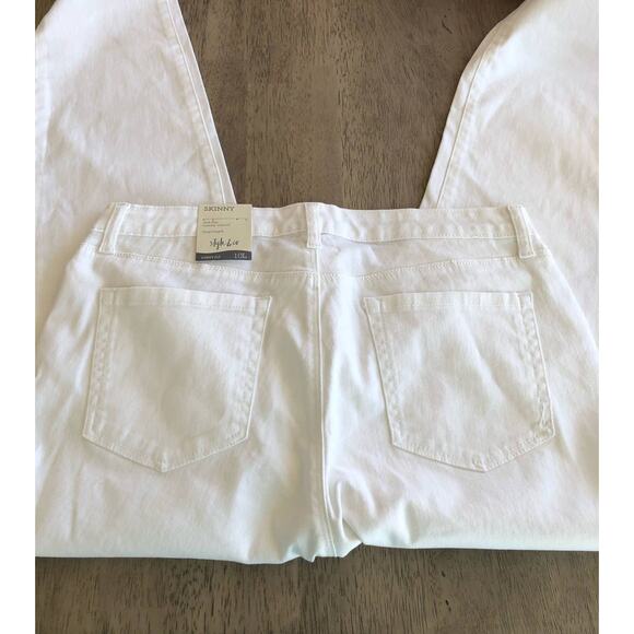 Style & Co Skinny Mid Rise Long Length White Curvy Fit Straight Leg Jeans - 10L - Picture 6 of 8